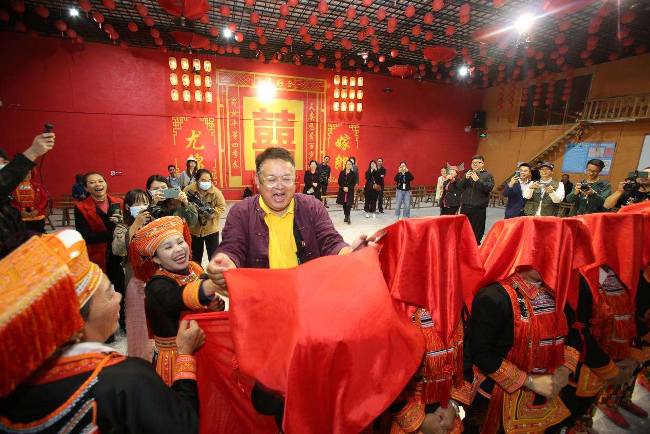 “网络名人看广西”探寻乡村振兴新图景